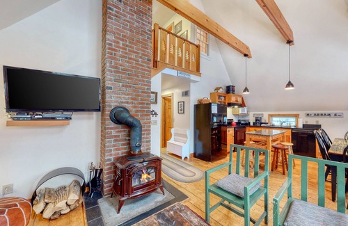 Greenwood House | Dog-friendly Woodland home near ski resort with firepit