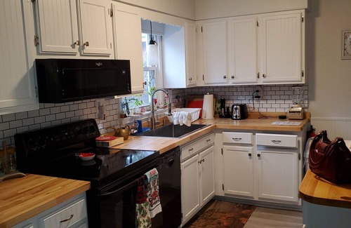 Mechanicsburg House | Dog/kid friendly house with fenced-in yard minutes from major attractions
