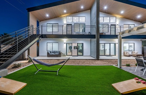 Roosevelt House | Dog Park, Human Park, 2KING bed, Huge Master Suite