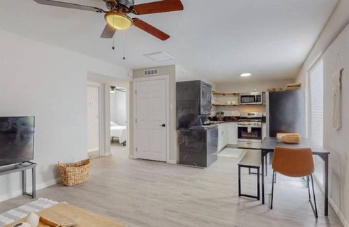 Pueblo Alto Apartment | ⟫ Dog Run & Courtyard 2 Bedroom Apt w/King Bed w/Washer & Dryer