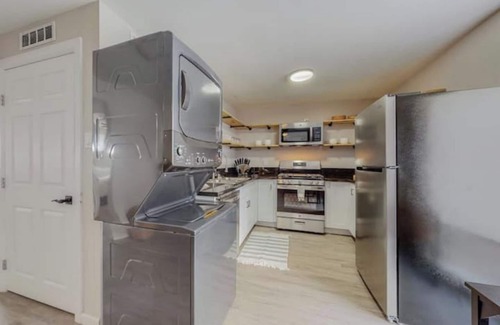 Pueblo Alto Apartment | ⟫ Dog Run & Courtyard 2 Bedroom Apt w/King Bed W&D