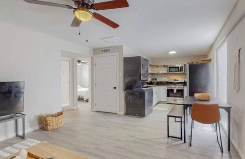 Pueblo Alto Apartment | ⟫ Dog Run & Courtyard 2 Bedroom Apt w/King Bed W&D