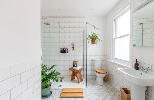 Cliftonville Bed & Breakfast | Doghouse Margate