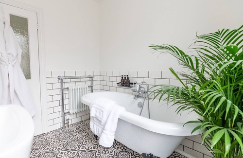 Cliftonville Bed & Breakfast | Doghouse Margate