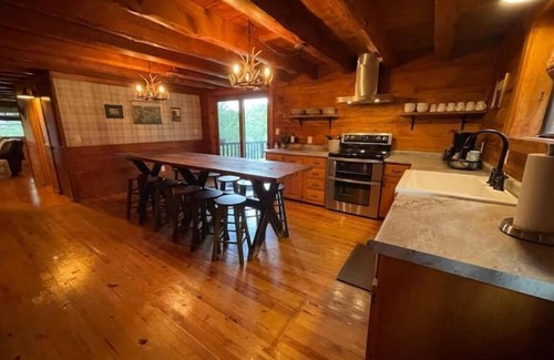 Lampe Cabin | Dogwood Cabin-Hot Tub, Fire Pit, Game Room, Dogs OK! Near Branson & Table Rock L