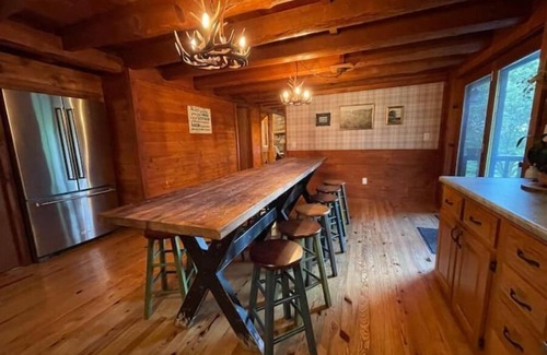Lampe Cabin | Dogwood Cabin-Hot Tub, Fire Pit, Game Room, Dogs OK! Near Branson & Table Rock L