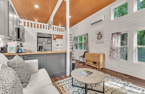 Menlo House | Dogwood Cottage with Private Fire Pit & Sleeps 6