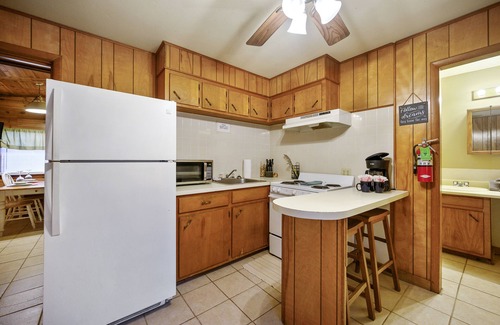 Broken Bow Cabin | Dogwood Den 2 Room Cabin Sleeps 8, with stocked fishing pond!