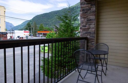 Harrison Hot Springs Apartment | Dogwood Suite 2 Beds and Walkable to Lake