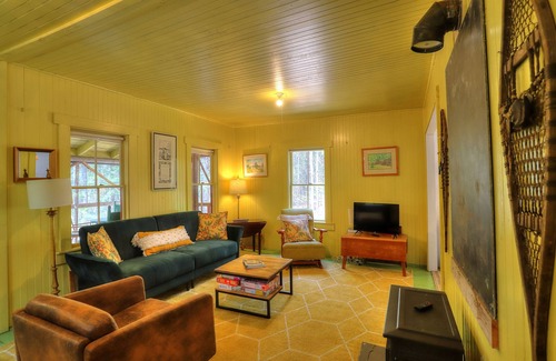 Rangeley House | Dolce Vita - Cozy 3 bedroom camp on Mooseloomeguntic Lake