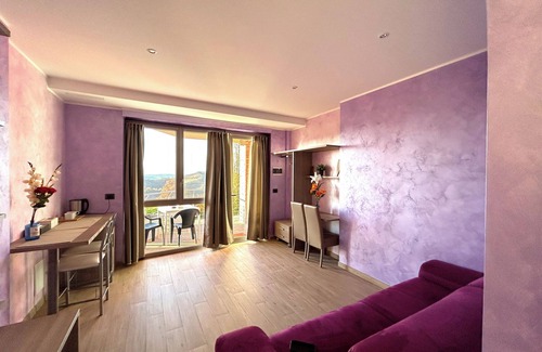 Rodello Bed & Breakfast | "Dolcetto" room in the Langhe Unesco hills, overlooking Alba