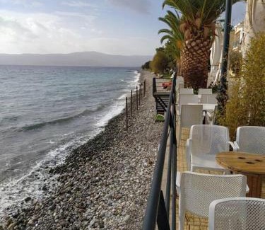 Agii Theodori Apartment | Doll house next to the sea