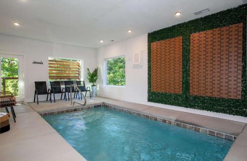 Pigeon Forge House | Dollywood Retreat with Hot Tub Indoor Pool & Game Room - Sleeps 11