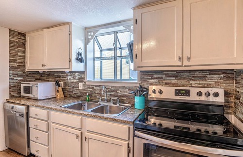 Gulf Shores House | Dolphin Bay Hideaway – Boats Welcome! Spacious Home w/ Tons of Perks