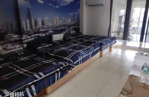 Gongtouli Bed & Breakfast | Dolphin Castle
