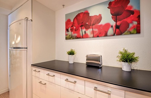Island Estate Condo | Dolphin Cove PH 9 '90 day min stay with 2 week lead time'