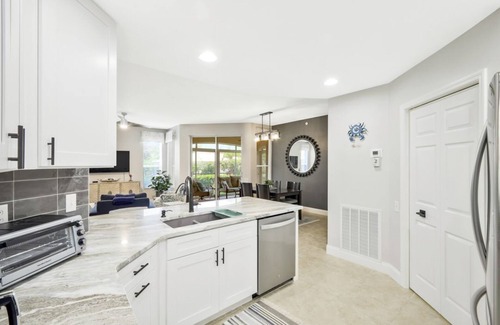 Tropical Cove Condo | Dolphin Daze at Lexington CC Lake Village