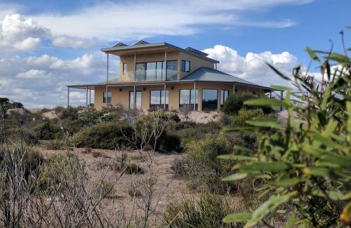 Wright House | Dolphin Eco-Pet Friendly 5 bedrooms Venus Bay