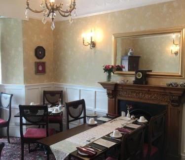 Looe House | Dolphin Guest House