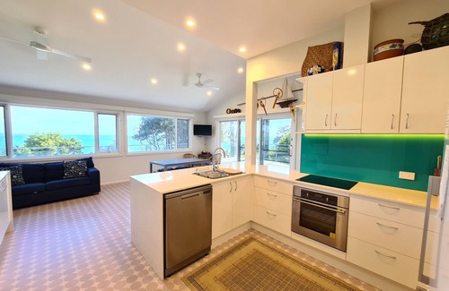 Woolgoolga House | Dolphin's Moon on Pollack