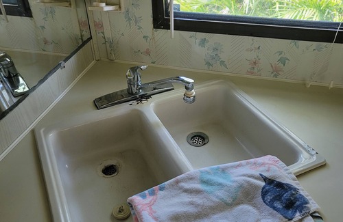 South Grant Cottage | Dolphin Watch On The Indian River From Your Own Beach Or Dock!!!