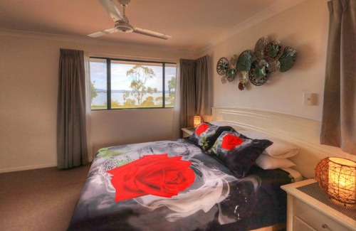 Tin Can Bay Apartment | Dolphin Waters