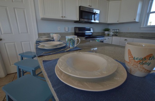 Southern Shores House | DolphinInnOBX- 7BR, Pirate Ship, Steps to Ocean, Pool, Golf, Gym, Pickleball,