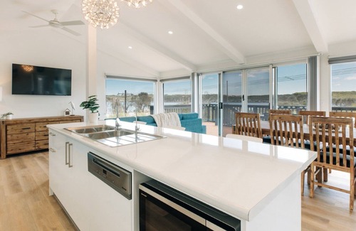 Lake Wangary House | Dolphinview Has Changed - and it is Spectacular - now one of Coffin Bay's Premier Holiday Homes