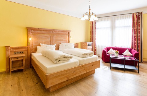 St. Blasien Hotel | Dom Hotel