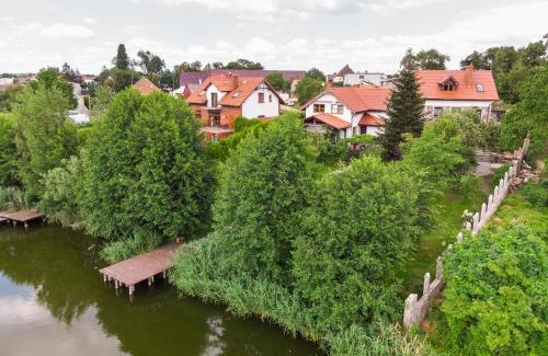 Strzelce Krajenskie Villa | Dom nad jeziorem z prywatnym pomostem i lodka - Wifi i parking w cenie