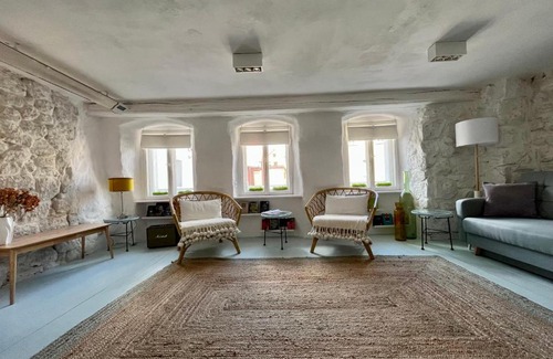 Lwowek Slaski Villa | Dom w murach