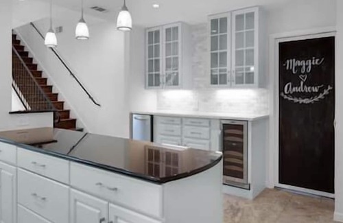 Mesa Oaks House | Domain Deluxe-Spacious 5bd Modern Retreat, Hot Tub
