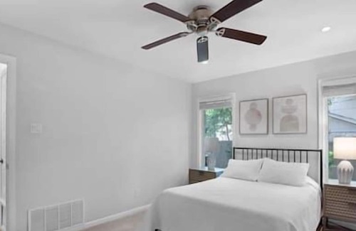 Mesa Oaks House | Domain Deluxe-Spacious 5bd Modern Retreat, Hot Tub