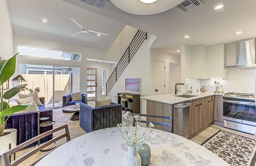 Quail Hollow Condo | Domain Luxe Loft – Elegant 2 BDR