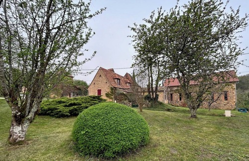 Urval House | Domaine Avec Hangar à Tabac Idéal Pour Familles et Amis
