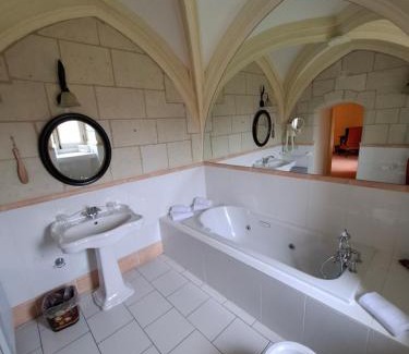 Noyant-de-Touraine Hotel | Domaine de Brou