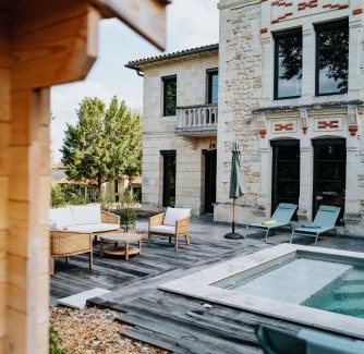 Saint-Germain-Du-Puch Bed & Breakfast | Domaine de Lézin