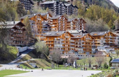 Saint-Pierre-de-Clages Apartment | Domaine des Reines D14, 4-bedrooms with fabulous indoor pool