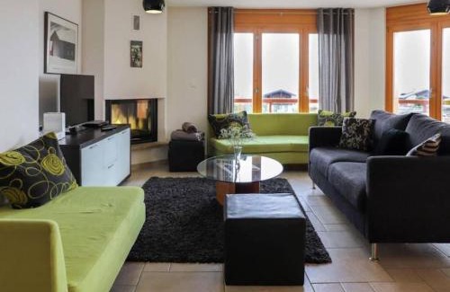 Saint-Pierre-de-Clages Apartment | Domaine des Reines D14, 4-bedrooms with fabulous indoor pool
