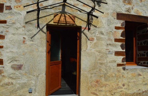 Chateldon House | Domaine des Terres du Milieu/Gîte de cul de sac
