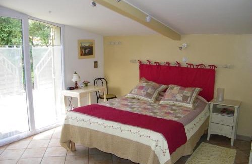 Galargues House | Domaine du bois gîte Marion