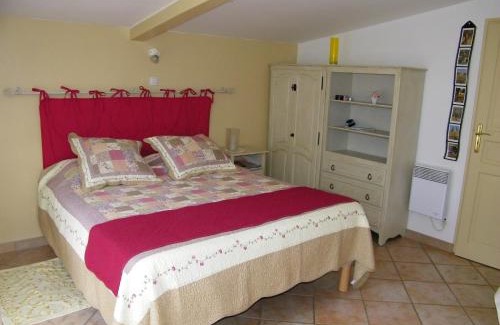 Galargues House | Domaine du bois gîte Marion