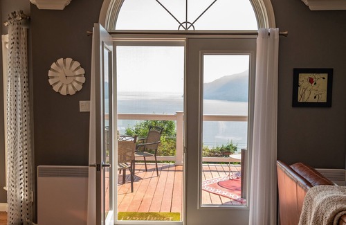 Baie-St-Paul Ski Chalet | DOMAINE DU CAP CHARLEVOIX | River and mountain views