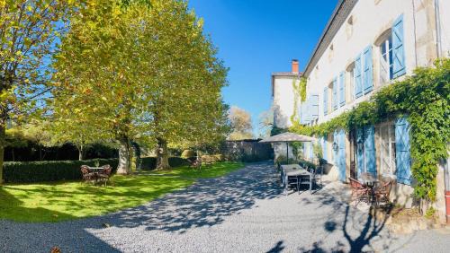 Dore-lʼEglise Bed & Breakfast | Domaine La Reveille