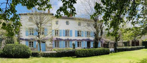Dore-lʼEglise Bed & Breakfast | Domaine La Reveille