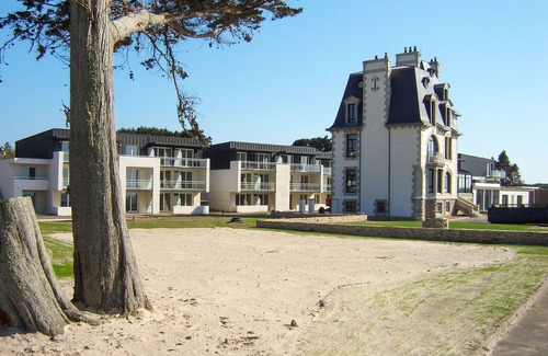 Plougasnou Apartment | Domaines des Roches Jaunes by Interhome