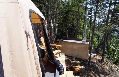 Walkerville Apartment | Dome Yurte right by the sea & salmon river estuary, free WIFI, electricity, hottub, kayak *