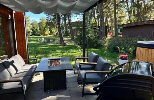 Trzebiatow House | Domek Superior Bursztyn - Balia z hydromasażem