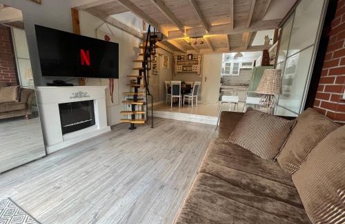 West Pomeranian Voivodeship Apartment | Domek z Netflixem i konsolą PS4, Bezpłatny Parking