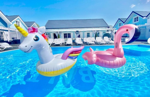 Mielno Resort | Domki BALTIC FAMILY basen kidsclub rowery